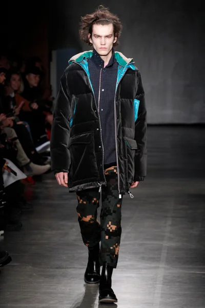 Look 15